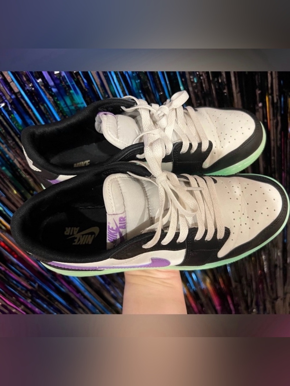 Jordan 1 Retro glow in the dark big kids size 6.5 is equivalent to women’s 7 1/2 - Picture 3 of 5